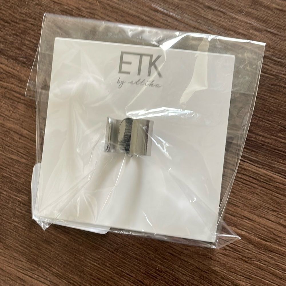 ETK by Ettika Unisex Ring 18K Silver Plated RH 7 NWT